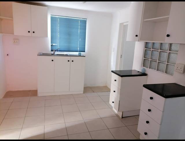 2 BEDROOM HOUSE FOR SALE IN MEREBANK EAST